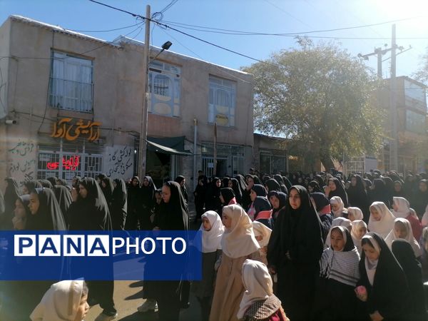 حضور پرشور و حماسه‌آفرین دانش‌آموزان نسر در راهپیمایی یوم‌الله ۱۳ آبان
