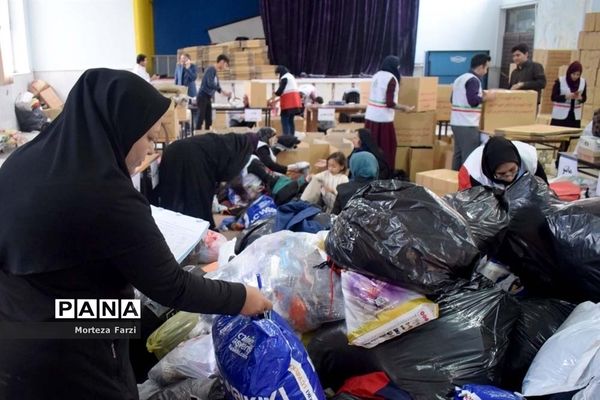 بازدید مدیر‌کل آموزش و پرورش آذربایجان شرقی از مرکز جمع‌آوری کمک به سیل‌زدگان