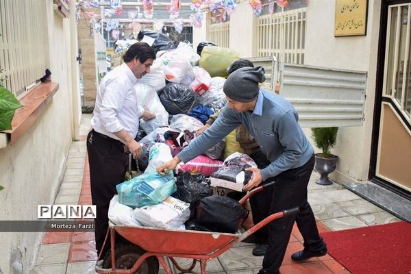 بازدید مدیر‌کل آموزش و پرورش آذربایجان شرقی از مرکز جمع‌آوری کمک به سیل‌زدگان