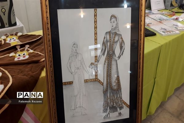 نمایشگاه هنرستان فاطمه الزهرا به مناسبت هفته مشاغل