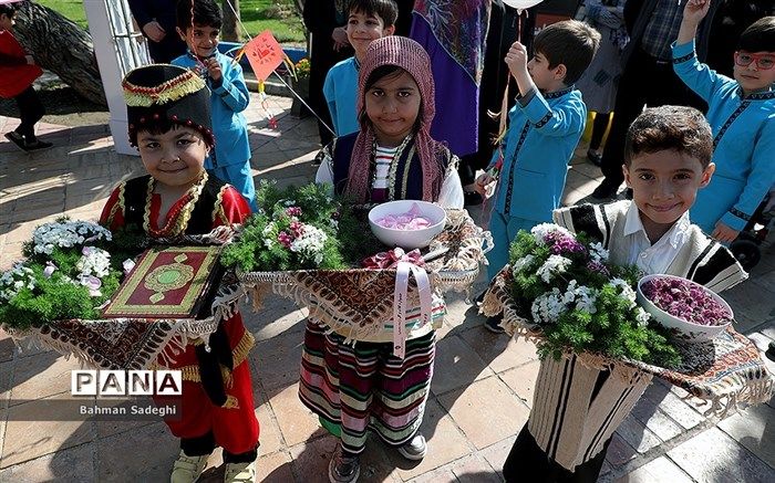 اولین  جشنواره گل و گلاب نوش آباد برگزار می شود