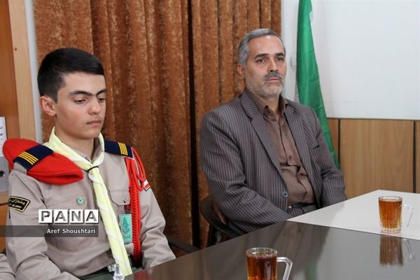دیدار  پیشتازان و خبرنگاران پانا با رئیس سازمان دانش‌آموزی استان به مناسبت هفته معلم