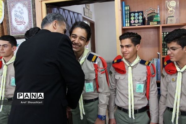 دیدار  پیشتازان و خبرنگاران پانا با رئیس سازمان دانش‌آموزی استان به مناسبت هفته معلم