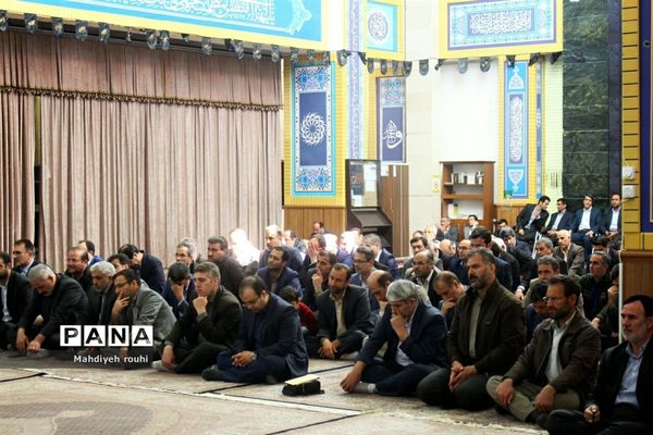 مراسم عطرافشانی و گلباران مزار شهدا به مناسبت هفته معلم در تبریز
