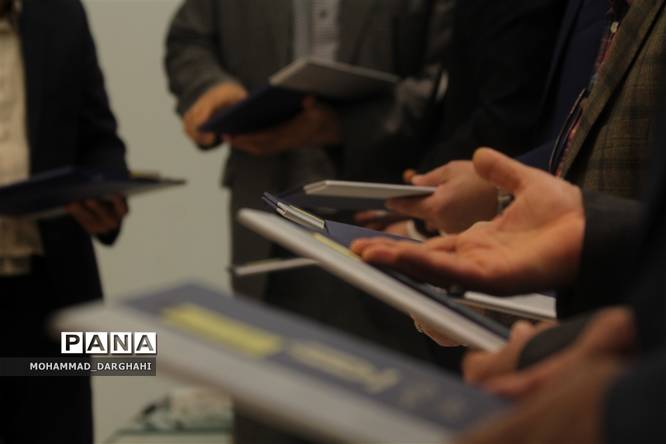 مراسم تکریم از معلمان ممتاز مدارس غیر انتفاعی