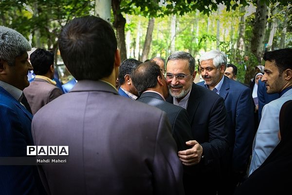 دیدار وزیر آموزش و پرورش با جمعی از معلمان برگزیده کشور