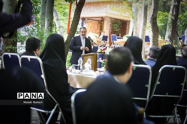 دیدار وزیر آموزش و پرورش با جمعی از معلمان برگزیده کشور