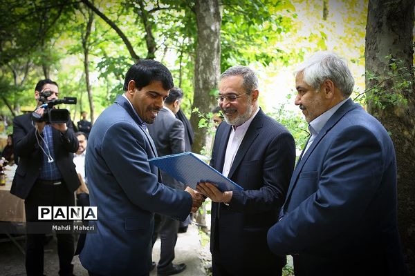 دیدار وزیر آموزش و پرورش با جمعی از معلمان برگزیده کشور