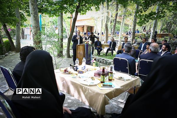 دیدار وزیر آموزش و پرورش با جمعی از معلمان برگزیده کشور