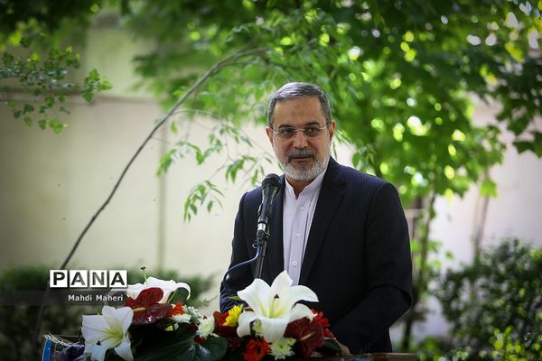 دیدار وزیر آموزش و پرورش با جمعی از معلمان برگزیده کشور