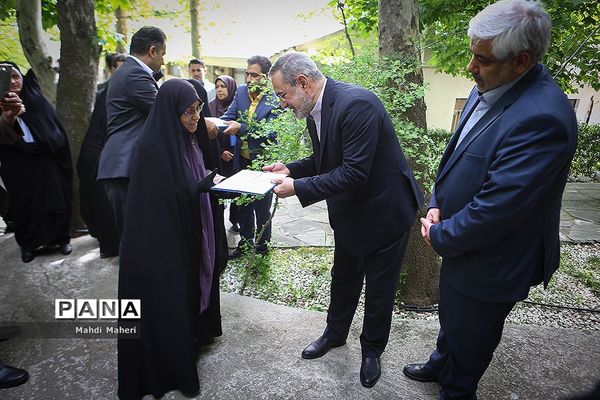 دیدار وزیر آموزش و پرورش با جمعی از معلمان برگزیده کشور