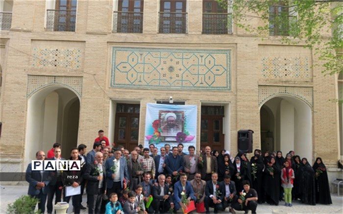 مراسم تجلیل از معلمان شهرستان کیار در قلعه تاریخی دزک
