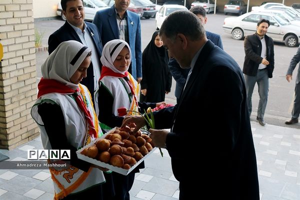 استقبال پیشتازان آذربایجان شرقی از کارکنان ستادی آموزش و پرورش استان به مناسبت هفته معلم