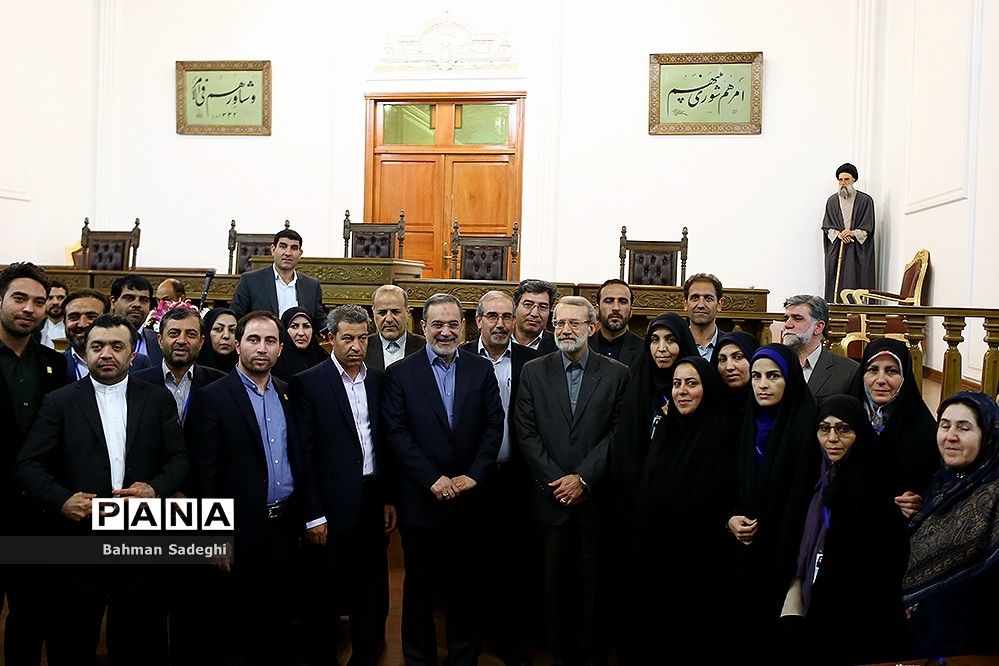 دیدار جمعی از فرهنگیان با رئیس مجلس شورای اسلامی