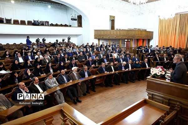 دیدار جمعی از فرهنگیان با رئیس مجلس شورای اسلامی