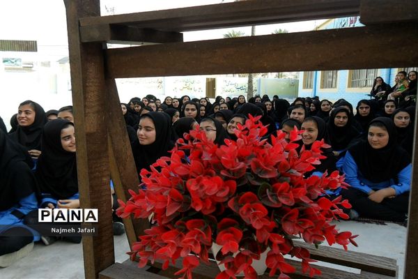 برگزاری مراسم  تجلیل از مقام معلم درمدارس زرین دشت
