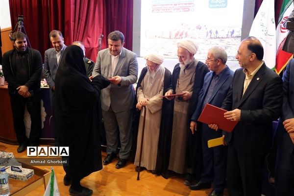 اهدای کمک‌های ستاد اجرایی فرمان امام به مناطق سیل‌زده مازندران