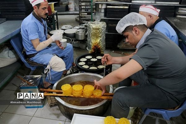 مراحل ساخت زولبیا و بامیه در ماه مبارک رمضان