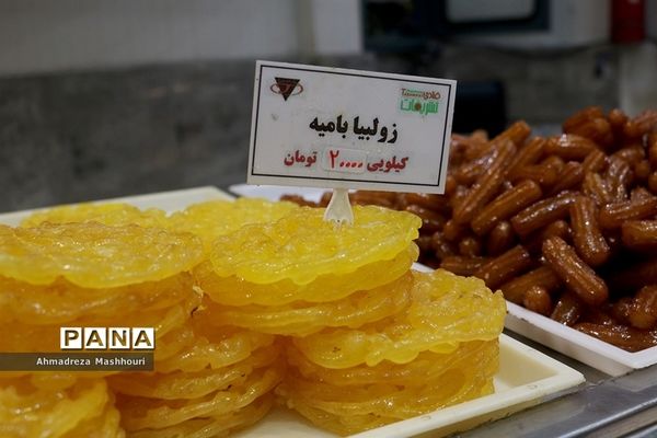 مراحل ساخت زولبیا و بامیه در ماه مبارک رمضان