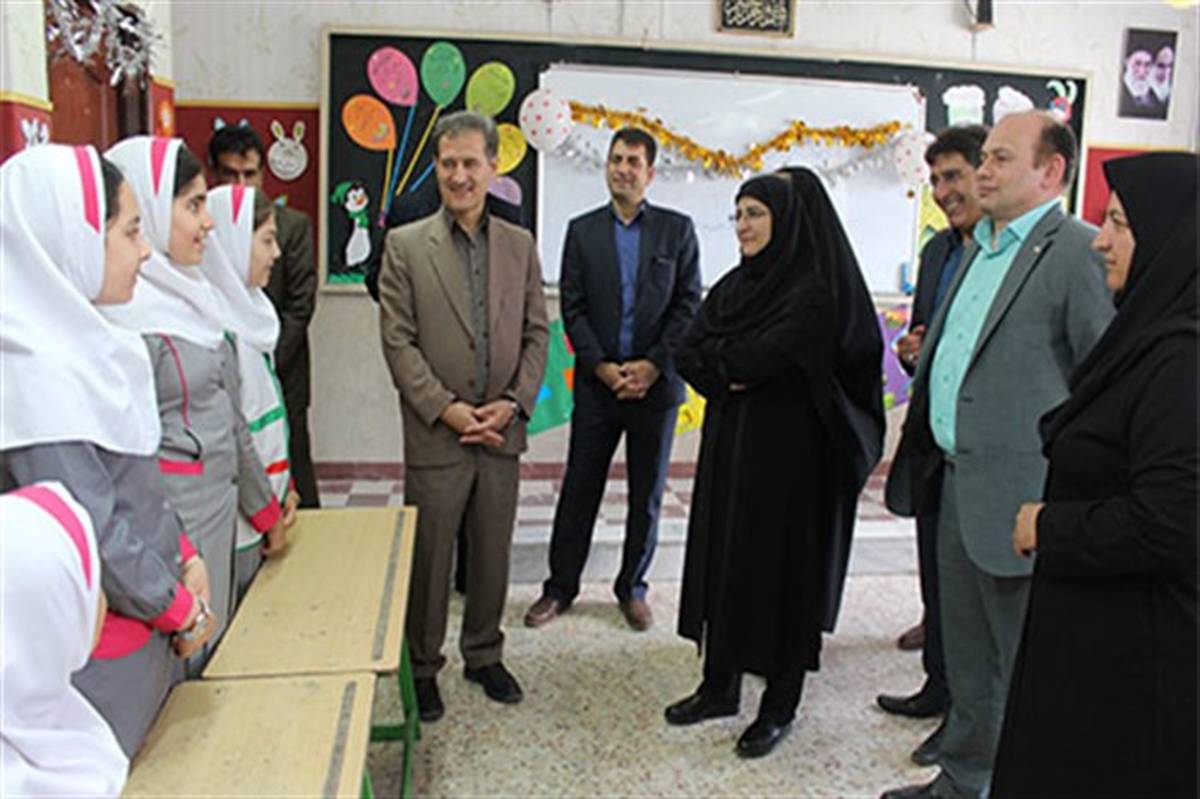 معاون آموزش ابتدایی وزارت آموزش و پرورش  از دبستان دخترانه شاهد شهید سلیمان خاطر کامیاران بازدید کرد