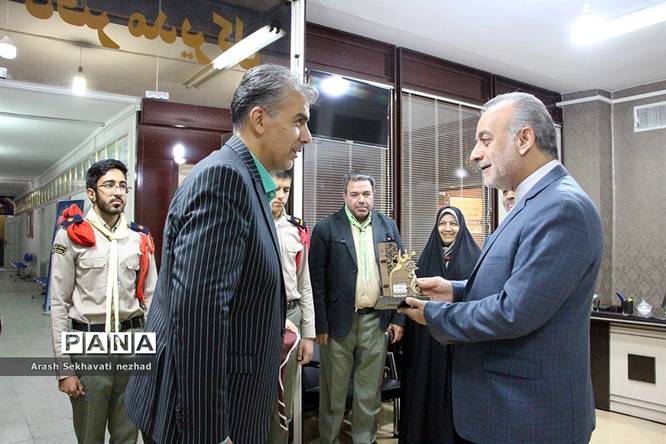 دیدار رئیس سازمان دانشآموزی استان خراسان جنوبی به همراه مربیان و پیشتازان سازمان دانشآموزی با مدیرکل آموزش و پرورش