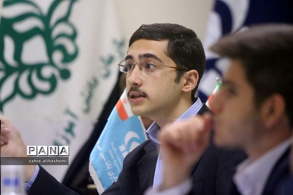 نشست ماهیانه مجلس دانش‌آموزی تهران