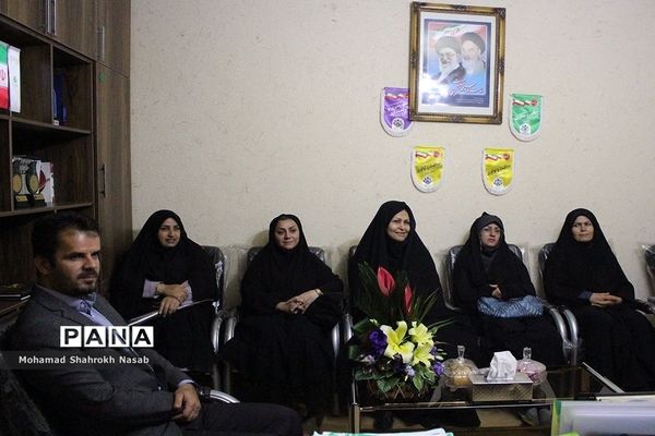 بازدید مربیان و پیشتازان ناحیه 2 اهواز از سازمان دانش‌آموزی خوزستان