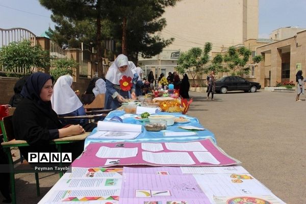 جشنواره سفیران سلامت در دبستان بعثت سمنان