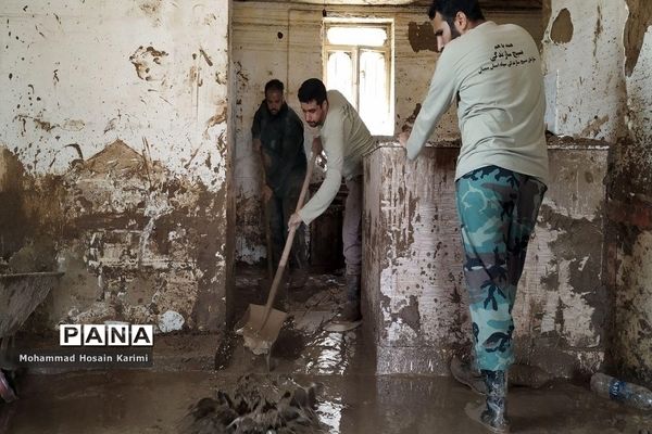 سیل مهربانی امام حسنی ها همراه با دانشجویان فرهنگیان سمنان در لرستان