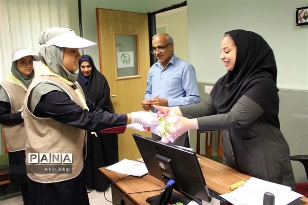 تقدیر دانش‌آموزان پیشتاز ناحیه 3 شیراز از مسئولان و اعضای ستادی سازمان دانش‌آموزی فارس