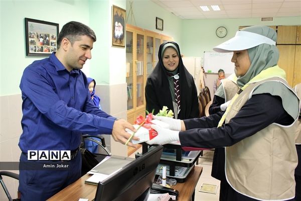 تقدیر دانش‌آموزان پیشتاز ناحیه 3 شیراز از مسئولان و اعضای ستادی سازمان دانش‌آموزی فارس