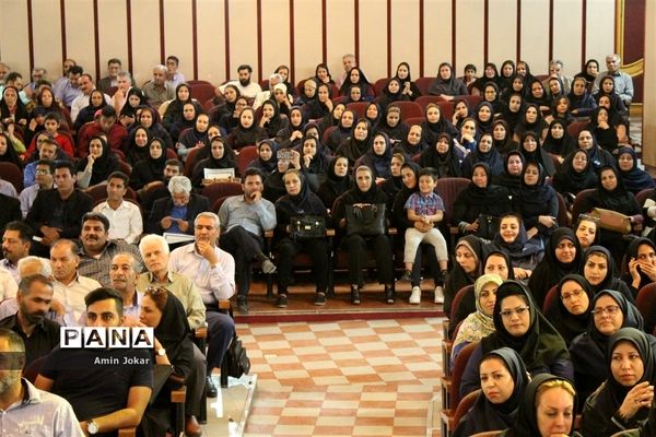 همایش تجلیل از رانندگان برتر  و عوامل اجرایی سرویس مدارس شهر شیراز