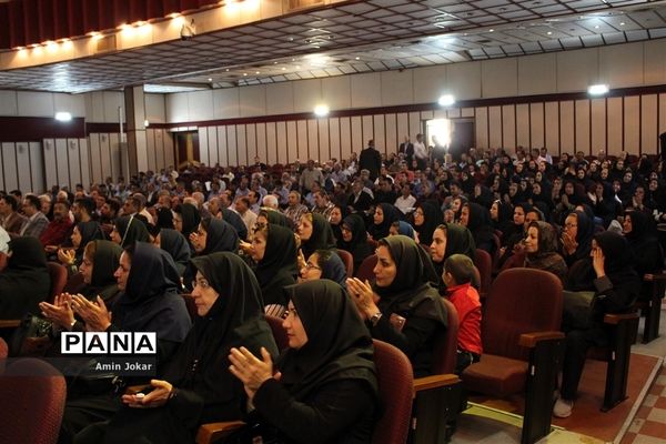 همایش تجلیل از رانندگان برتر  و عوامل اجرایی سرویس مدارس شهر شیراز
