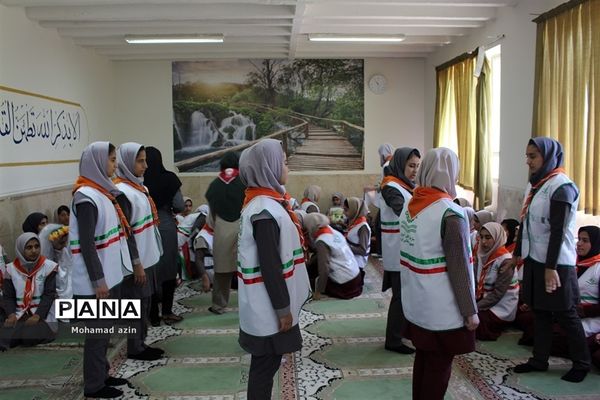 بزرگداشت هفته سازمان دانش آموزی