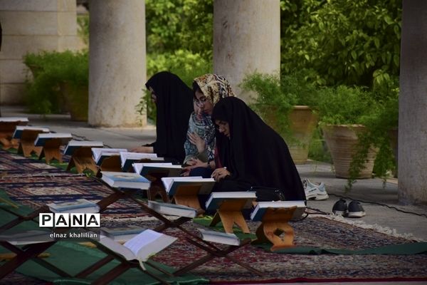 حال و هوای آرامگاه حافظ در ماه  مبارک رمضان