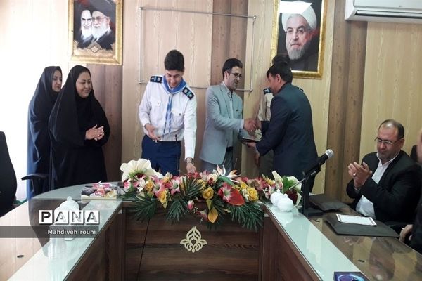 دیدار مربیان و اعضای پیشتازان با مدیر سازمان دانش‌آموزی آذربایجان شرقی