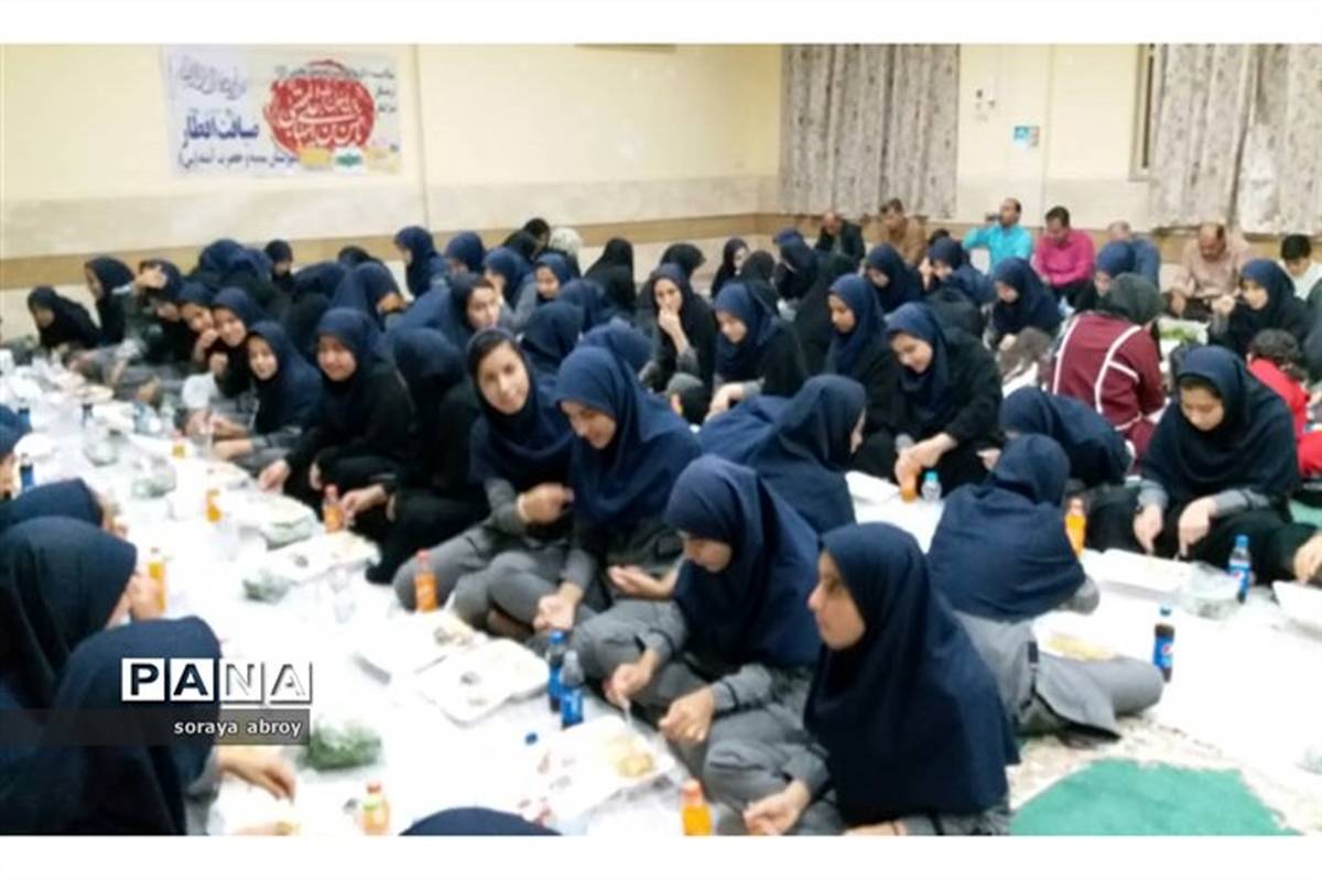 برگزاری ضیافت افطاری مدرسه حضرت آمنه وسمیه درشهرستان حمیدیه