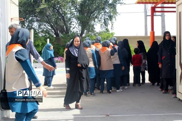 بازدید علمی تفریحی دانش‌آموزان پیشتاز گله‌دار  از مدارس نمونه لارستان