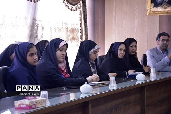 دیدار صمیمی دانش‌آموزان خبرنگار پانا با نماینده مردم تبریز ،اسکو ،آذرشهر در مجلس شورای اسلامی