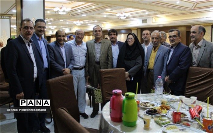 برگزاری ضیافت افطاری با حضور دبیران دبیرستان دوره دوم شهید صدوقی
