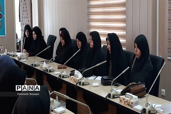 نشست مدیرکل آموزش و پرورش استان زنجان با بانوان توانمند و فرهیخته