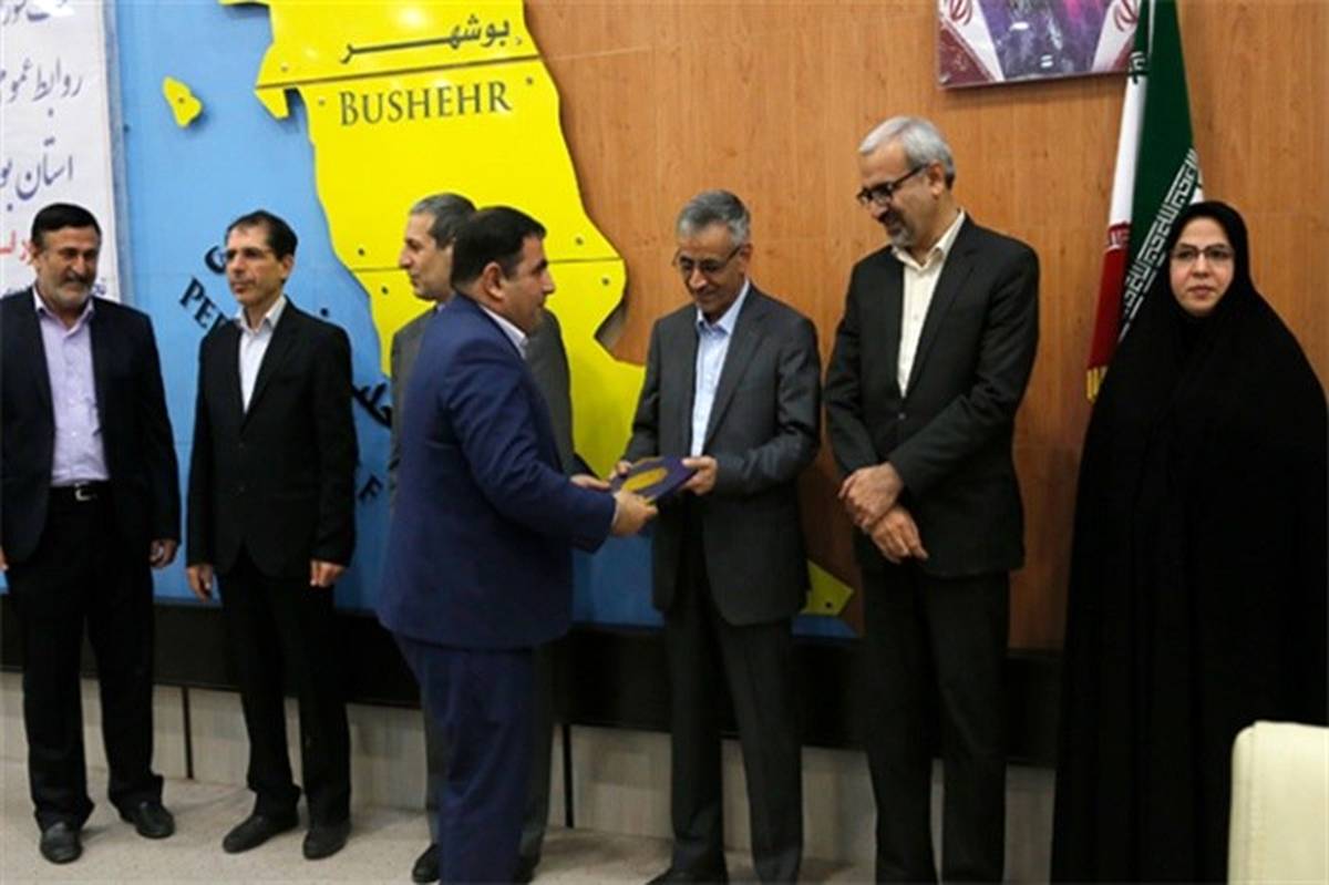 با حضور استاندار بوشهر از روابط عمومی برتر دستگاه‌های اجرایی استان تجلیل شد