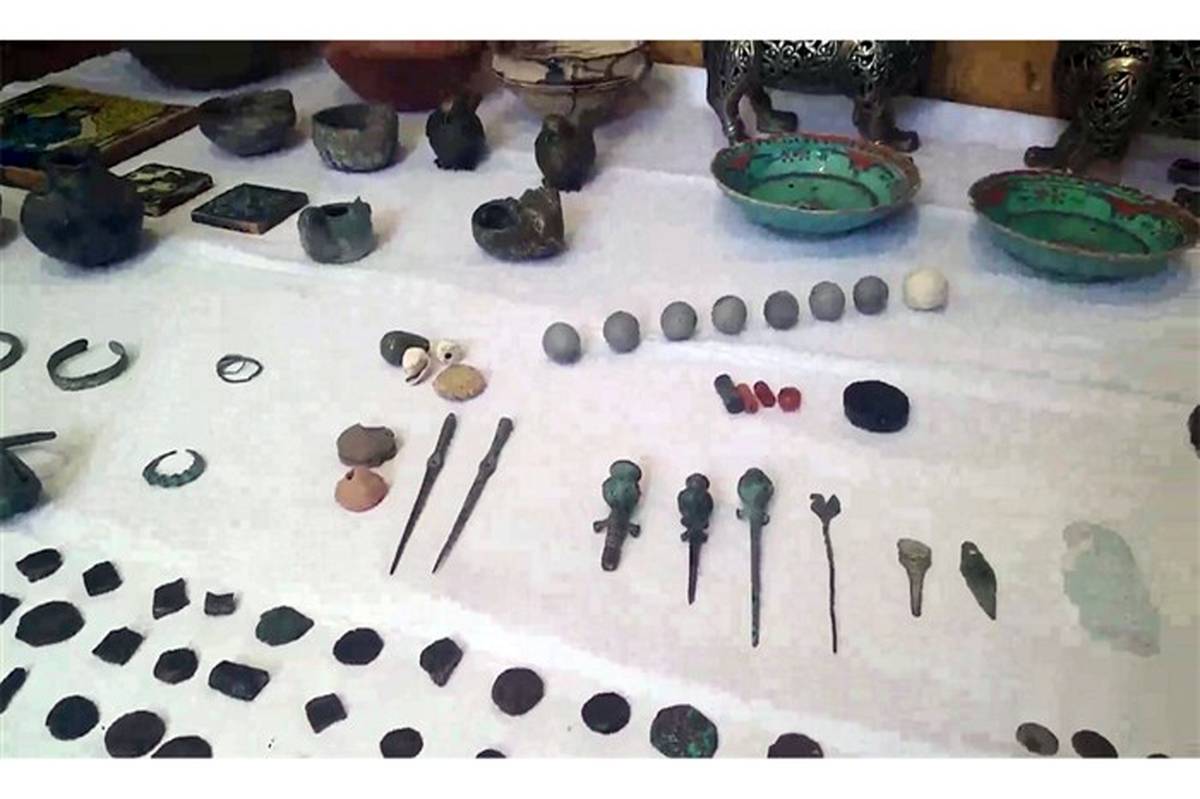 کشف ۲۰۰ قطعه عتیقه در آذرشهر