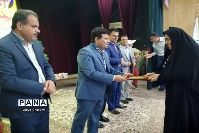 تجلیل از مربیان و یاورمربیان سازمان دانشآموزی منطقه شبانکاره