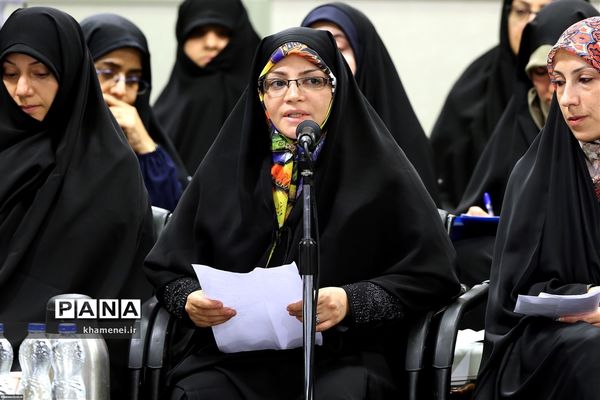 دیدار جمعی از شاعران و اهالی فرهنگ و ادب با مقام معظم رهبری