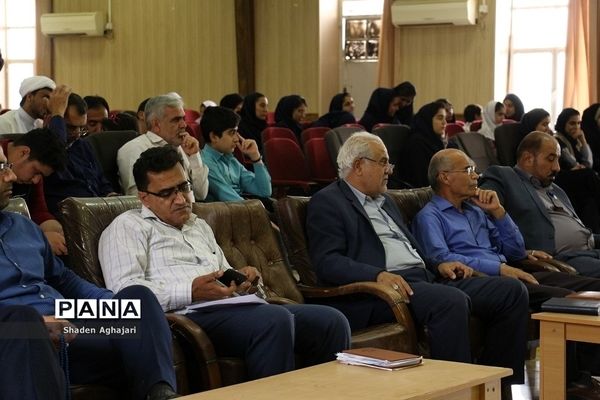 آیین تجلیل از مقام آوران مسابقات فرهنگی هنری استانی در شهرستان امیدیه