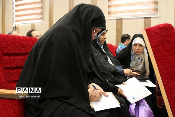 پنجمین دوره نشست ترویج گفتمان تحول آفرین با موضوع اهداف دوره تحصیلی در منطقه11