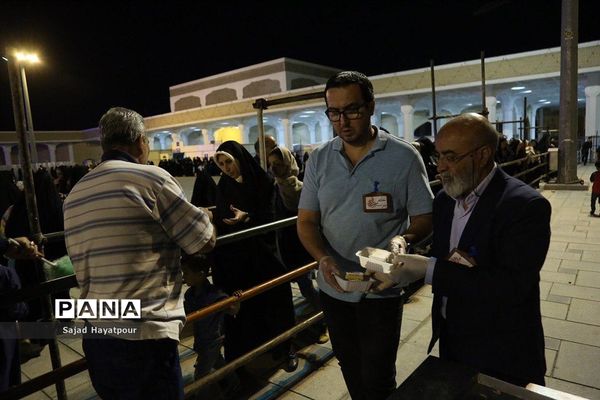 پخت کیک عظیم به‌مناسبت جشن میلاد حضرت امام حسن مجتبی  (ع) در قم