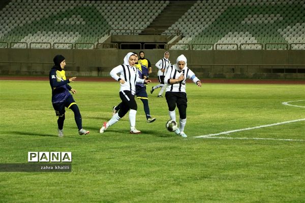 دیدار تیم های  زاگرس شیراز و پالایش گاز ایلام از هفته هفدهم لیگ فوتبال بانوان ایران