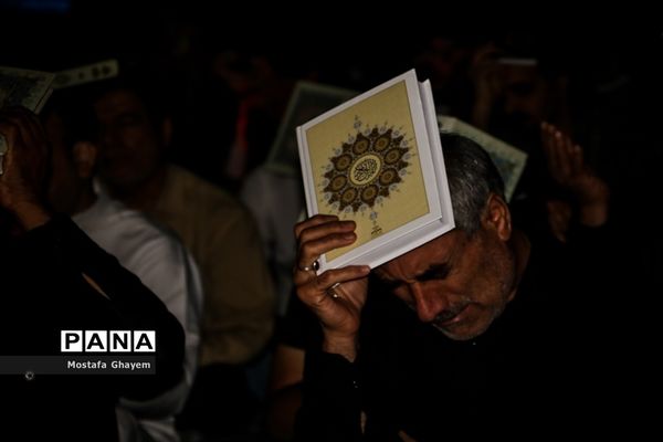 مراسم احیا شب نوزدهم ماه مبارک رمضان در مصلای آبادان